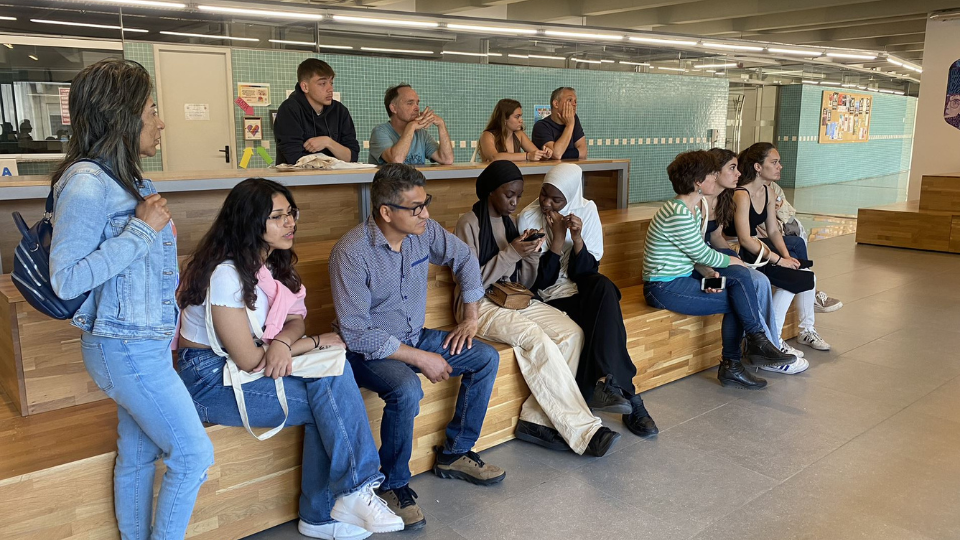 families a l'espai sud de la Facultat